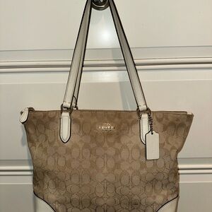 Coach Tote Bag In Signature Canvas